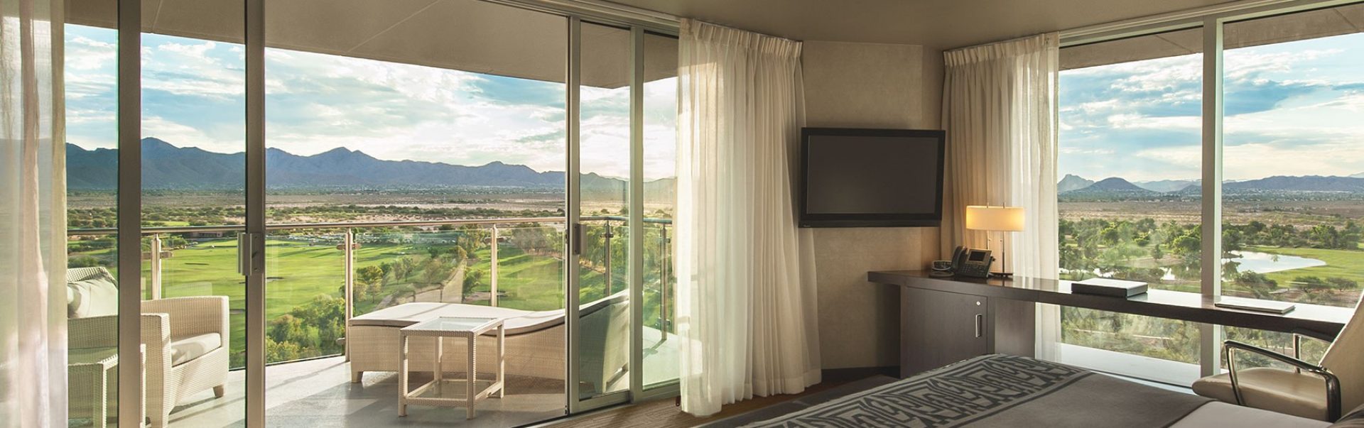 Riverwalk hotel hero 2